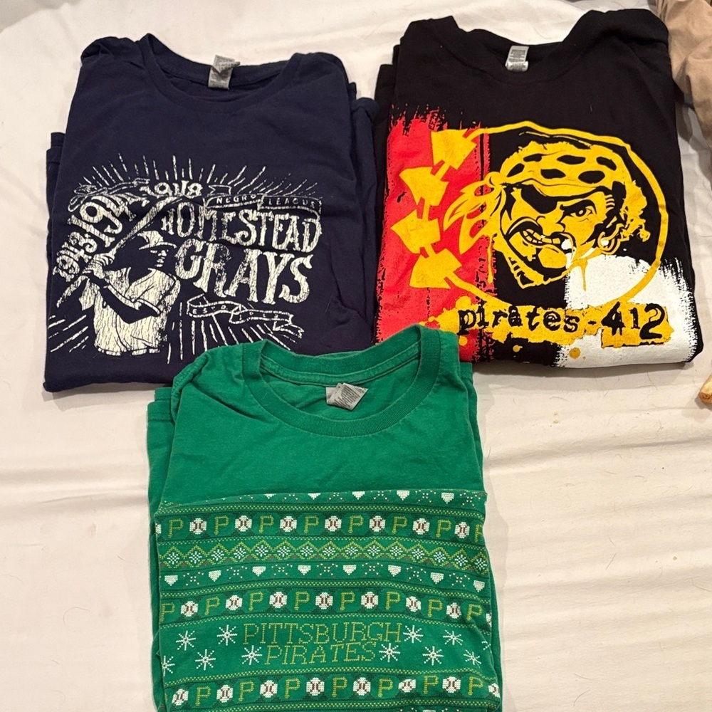 Bundle of Pittsburgh Pirates Unisex T-shirts Size XL - All From Games!
